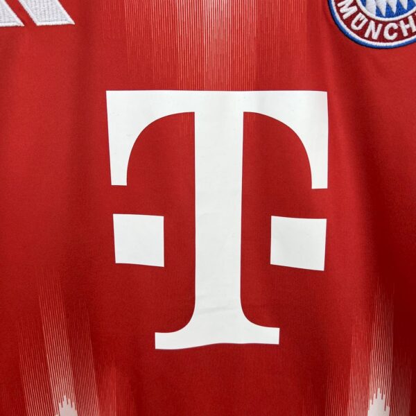 Bayern Munich Local 25/26 - Imagen 4